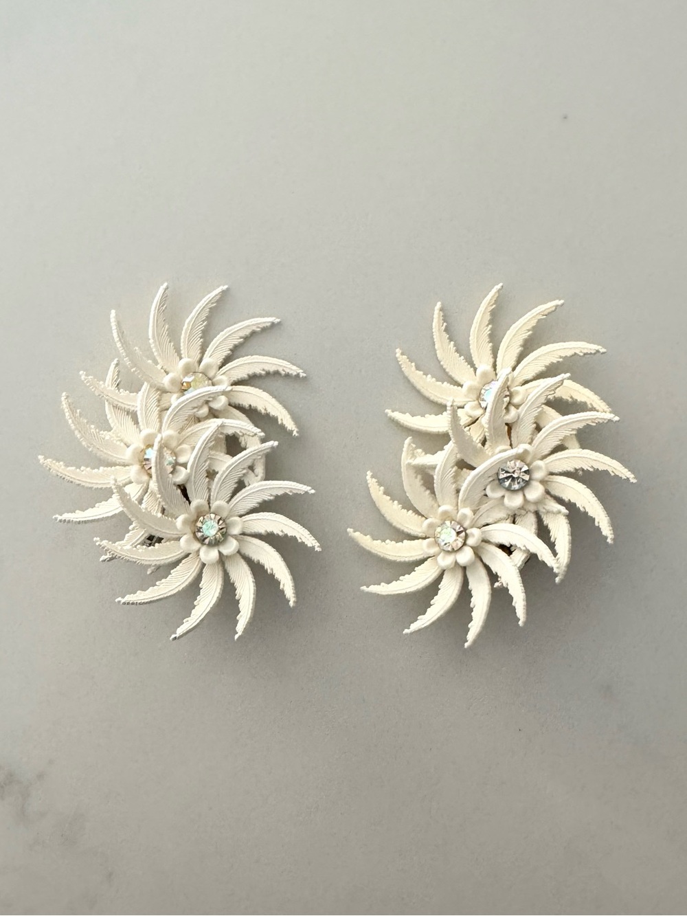 VTG 1950s White Fern Leaf Cluster Rhinestone Clip-On Earrings, Retro Botanical